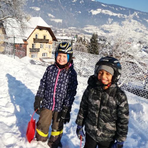 Kinder im Schnee